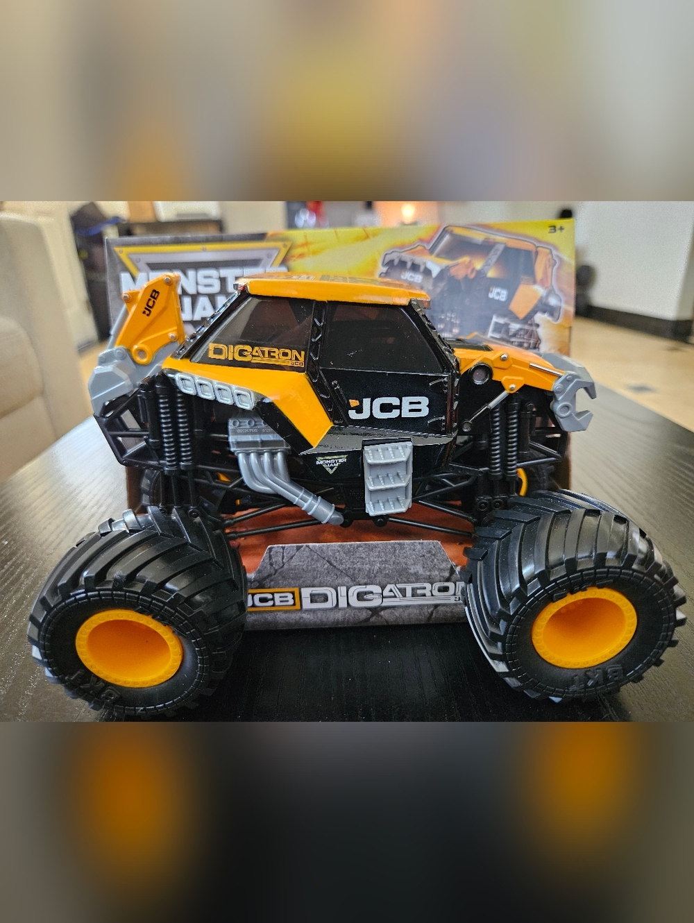 Monster Jam JCN Digatron 1:24 SCALE